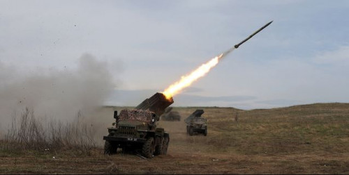 “PO I HEDH BENZIN ZJARRIT”/ Vendimi i SHBA-ve për të dërguar raketa në Ukrainë, Kremlini: Furnizimet e tilla nuk…