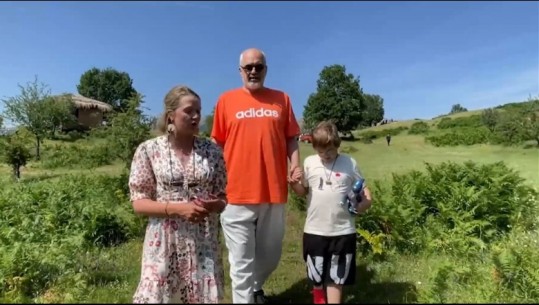 ME ZAHON PËR DORE/ Rama vizitë në një agro-bujtinë në Nivicë: Sipërmarrje turistike me shumë mend e jo…