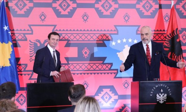 “TË PËRBASHKUAR”/ Edi Rama dhe Albin Kurti mbledhin nesër dy qeveritë në Prishtinë! Zbardhet AXHENDA