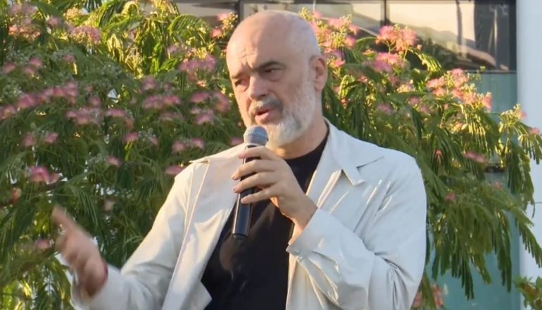 “PËR SKËNDERBEUN KEMI EKSPERTEN”/ Rama prezanton në Kosovë ministret dhe bën batuta: Në rast se do të duhen përgjigje…