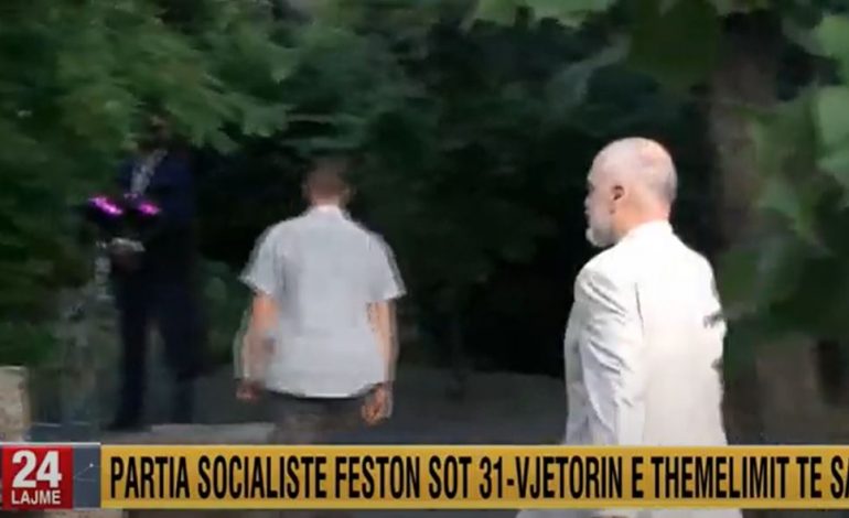 31-VJETORI I THEMELIMIT/ Rama mbërrin në selinë e PS (VIDEO)