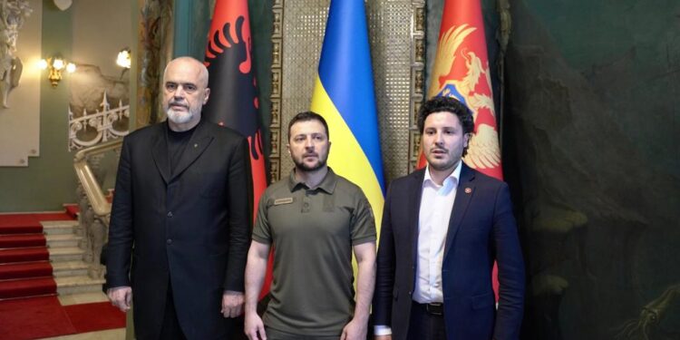 "NEW YORK TIMES": Dy liderë ballkanikë vizitojnë Kievin në shenjë solidariteti për kërkesën e Ukrainës për anëtarësim në BE