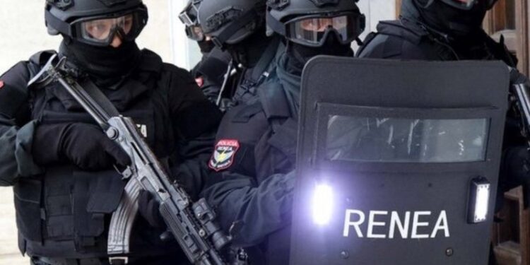 RENEA “ZBRET” NË ELBASAN/ Kontrolle për kapjen e personave të shpallur në kërkim nga rrëfimi i Nuredin Dumanit