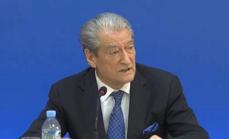 “NUK BASHKËPUNOJMË ME NON-GRATAT”/ Berisha i përgjigjet Raportuesit të CDU: Kam përkrahjen e shqiptarëve