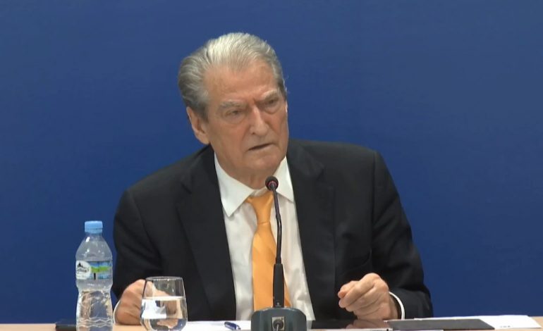 “SHKELI SANKSIONET, LEJOI…”/ Berisha: Ja pse s’i mori Rama ministrat Peleshi dhe Xhaçka në Ukrainë