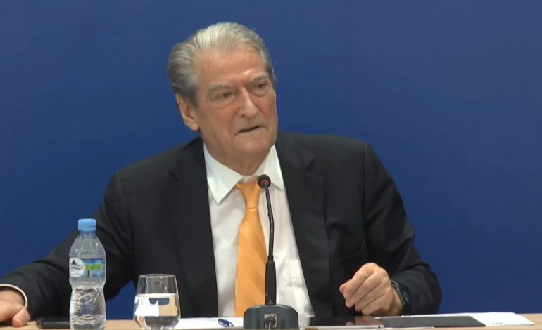 VIDEOLAJM/ Gafa e Sali Berishës: Ta bëjmë ditën natë!