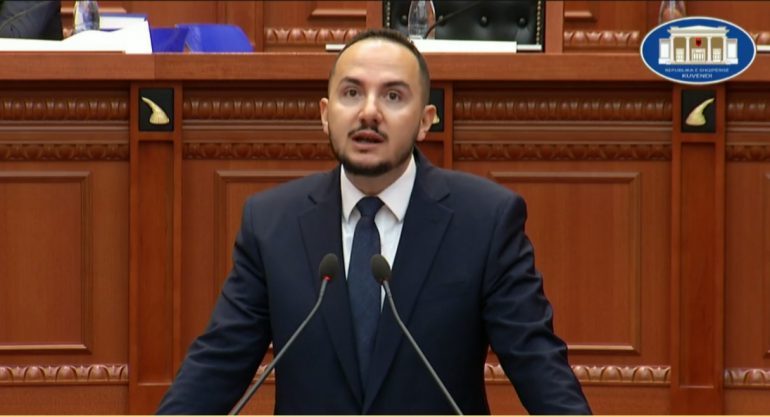 “PSE NUK DEL MË AJO GOCA ME SYZE OFL?” Salianji: Do flas me emra! Kontigjentët e krimit…