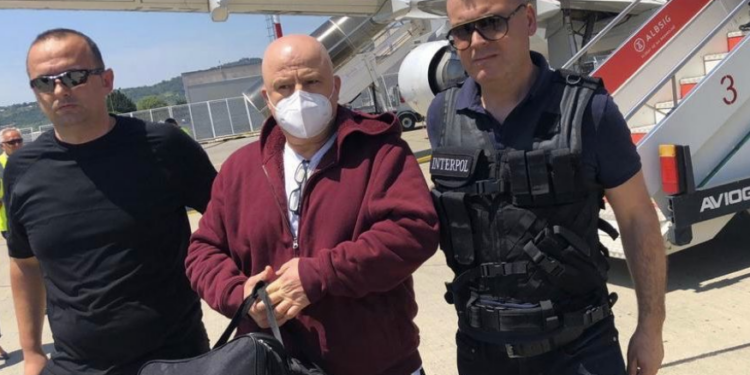 DEPORTIMI/ Vrau dy shokë 25 vjet më parë, ish-polici Tomor Çela “paketohet” nga SHBA-të