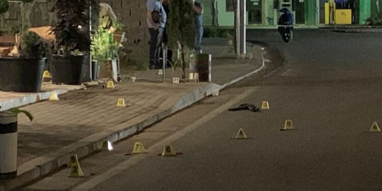 LUFTË NË DERË TË LOKALIT NË SHKODËR/ Gjenden 26 gëzhoja: Çfarë tha djali i viktimës në polici