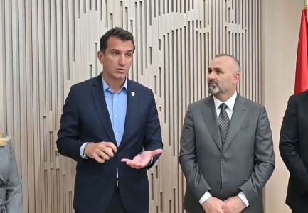 “PUNË PUBLIKE NË BASHKI PËR TË DËNUARIT”/ Veliaj dhe Manja firmosin marrëveshjen: Do rehabilitohen dhe do ndihen të dobishëm