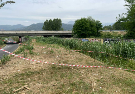 E MBULUAR ME GJAK DHE E DHUNUAR/ Gjendet trupi i pajetë i një 35-vjeçareje. Dyshohet se është shqiptare