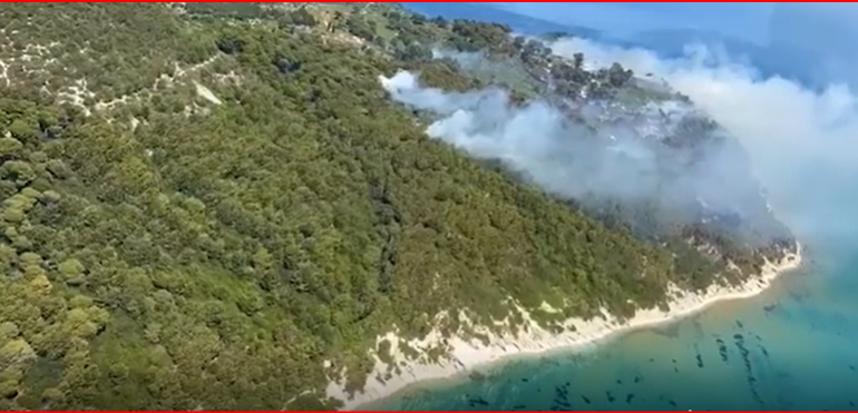ZJARRI NË SAZAN/ Rama nxjerr pamjet me helikopter, ja si duket ishulli mes tymit e flakëve