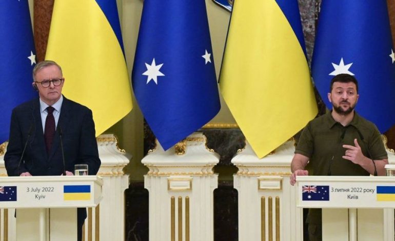 LUFTA/ Kryeministri i Australisë viziton Ukrainën, premton një fond shtesë me rreth 100 mln dollarë australianë dhe ndihmë ushtarake