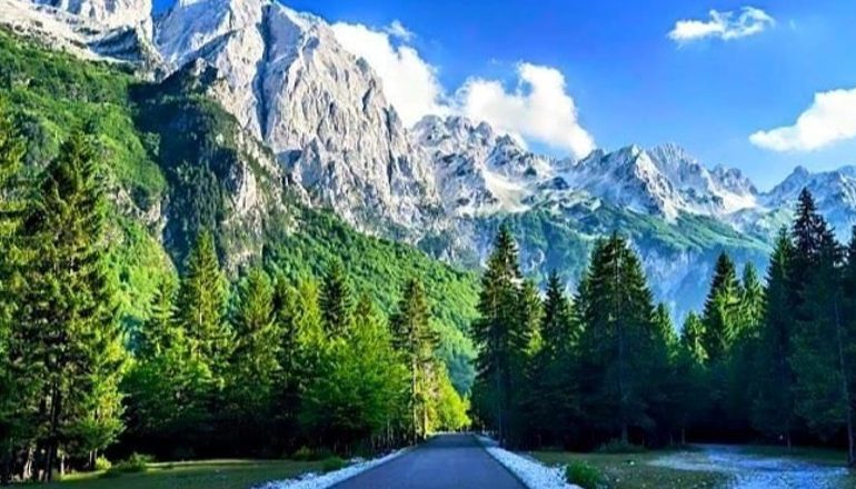 ISHIN DUKE EKSPLORUAR THETHIN DHE VALBONËN/ Bllokohen 3 turistë çekë! Kërkohet ndihma e helikopterit