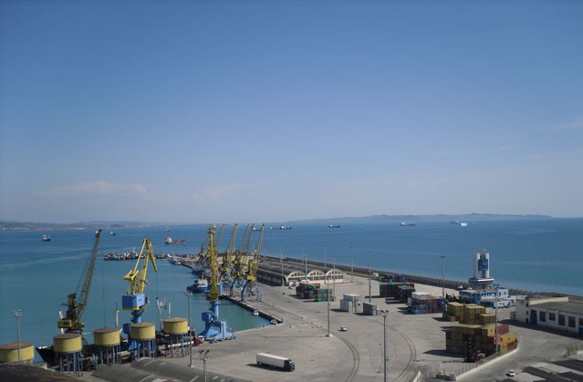 DYSHIMET PËR DROGË NË PORTIN E DURRËSIT/ Kontejneri me banane hapet para skanerit, shoqërohen 30 punonjës të sigurisë