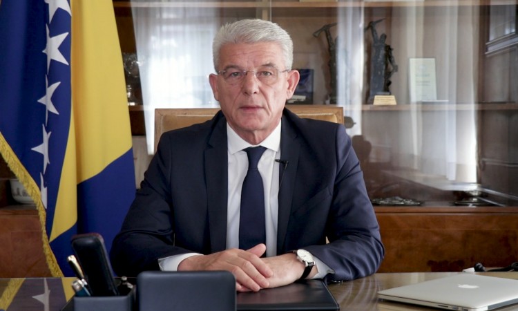 VIDEOMESAZH/ Presidenti i Bosnje Hercegovinës falenderon shqiptarët për rezolutën e gjenocidit të Srebenicës