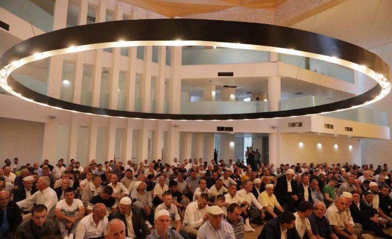 “ME FALJEN E BESIMTARËVE…”/ Kryeministri Rama i uron Kurban Bajramin besimtarëve myslimanë