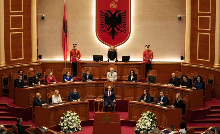 “PËR HAJËR”/ Rama reagon pas zyrtarizmit të Presidentit të ri të Shqipërisë