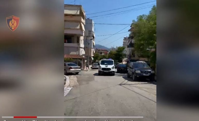 KAPET MAT 33-VJEÇARI/ Transportonte 5 emigrantë të paligjshëm, policia…