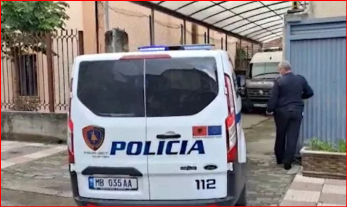 “NA RREZIKOHET JETA, NËSE NUK I JAPIM…”/ Arrestohen nënë e bir që mashtruan 72-vjeçarin