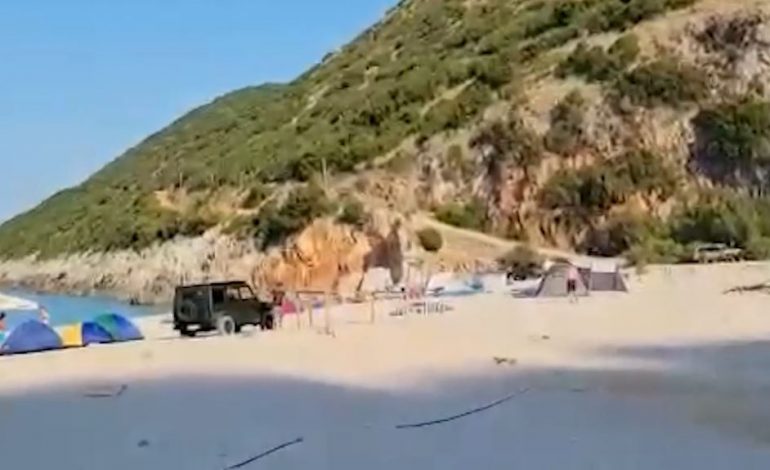 KISHIN “ZAPTUAR” PLAZHIN/ Policia procedon administratorët e 4 subjekteve, sekuestrohen 130 çadra dhe shezlongë