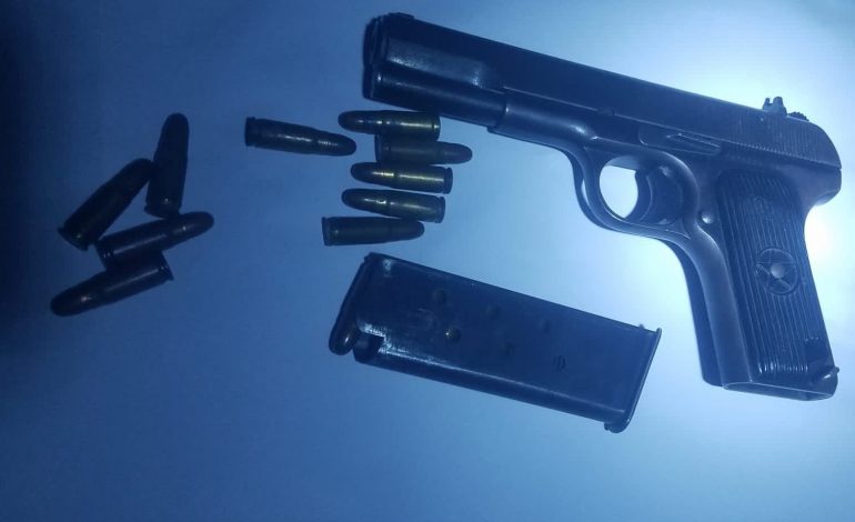 POLICIA MSYN NË NJË BANESË NË TIRANË/ Vihet në pranga 33-vjeçari. Ja çfarë iu gjet