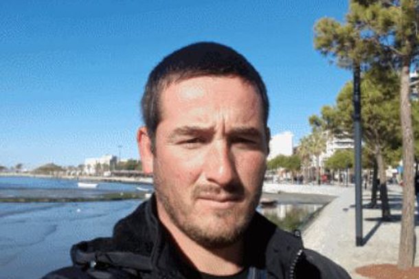 DEL FOTO/ Ky është 28-vjeçari që gjeti vdekjen teksa pastronte pusin, përcillet sot për në banesën e fundit