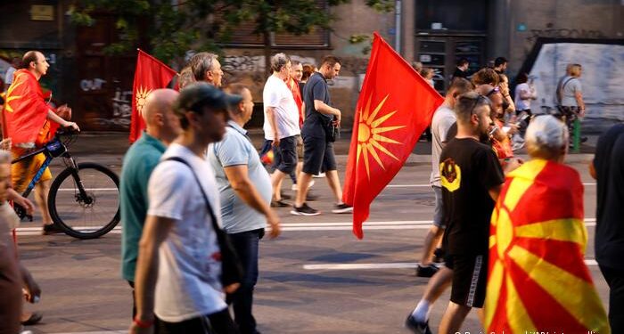 PROPOZIMI FRANCEZ/ Maqedonia në “flakë”, 47 policë të lënduar pas protestave të dhunshme