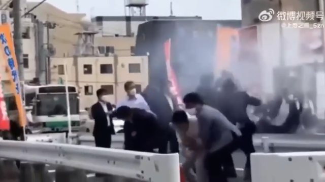 “PLUMBI I DYTË REZULTOI FATAL”/ Si ndodhi vrasja e ish-kryeministrit japonez