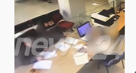 DEL VIDEO/ 200 euro për një aplikim, kush është policja që zhvat qytetarët në Tiranë, momenti kur iu merr paratë vëllezërve kosovarë
