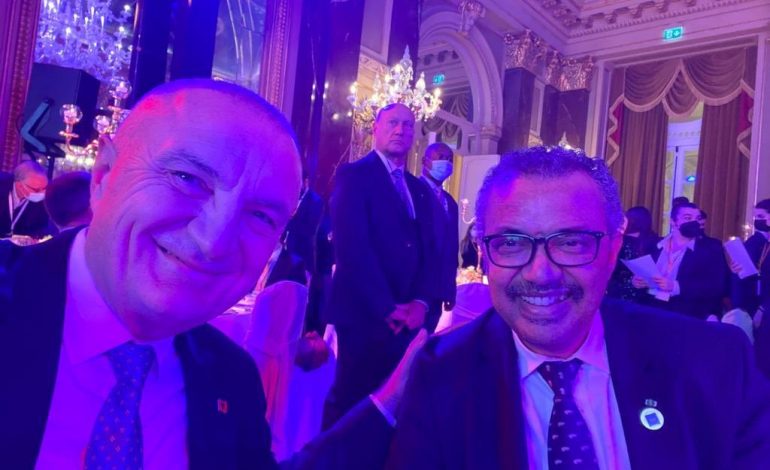 PAS LARGIMIT SI PRESIDENT/ Kreu i OBSH i shpreh falënderimet Metës për angazhimin për një shëndetësi më të mirë për Shqipërinë