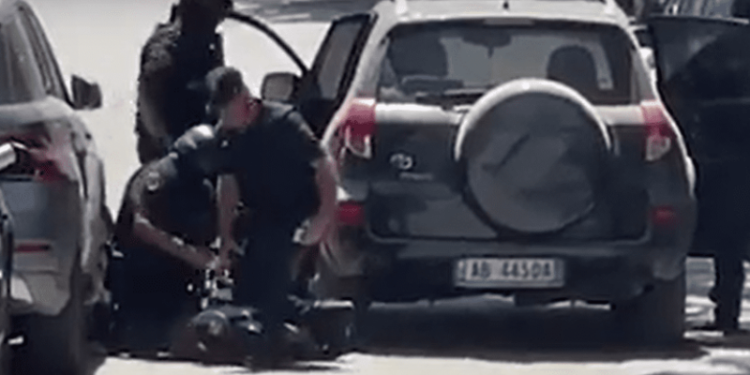 TË SHTENAT NË VLORË/ Ja si nisi sherri banal mes autorëve, momentin kur FNSH shoqëron një person