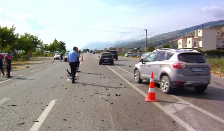AKSIDENT NË AUTOSTRADËN MORINË-KUKËS/ Humb kontrollin dhe përplaset me trafikndarësen, shoferi ndërron jetë…