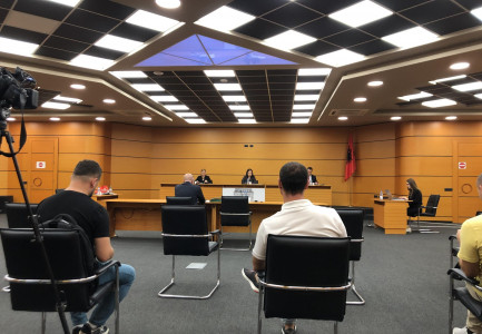 “FITOVA 75 MIJË EURO NGA BASTET”/ Shkarkohet nga detyra prokurori i Vlorës! E ‘fundos’…