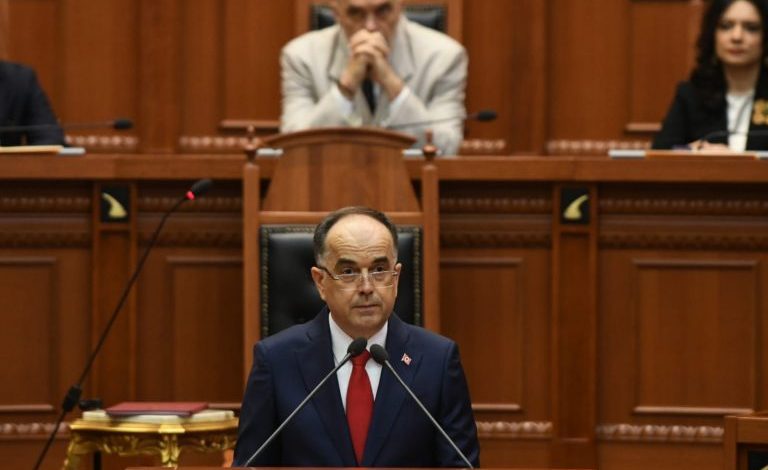 JA FIRMAT E PARA QË DO HEDHË PRESIDENTI BEGAJ/ Kuvendi duhet të mblidhet për ndryshimet në qeveri, ndryshe…