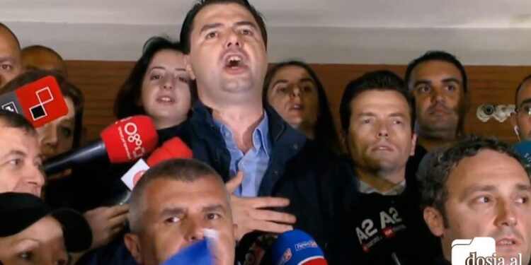 IRONIA e Nard Ndokës, komenton në faqen e Ramës: Lulin do e marrësh me këndu himnin në 28 korrik?