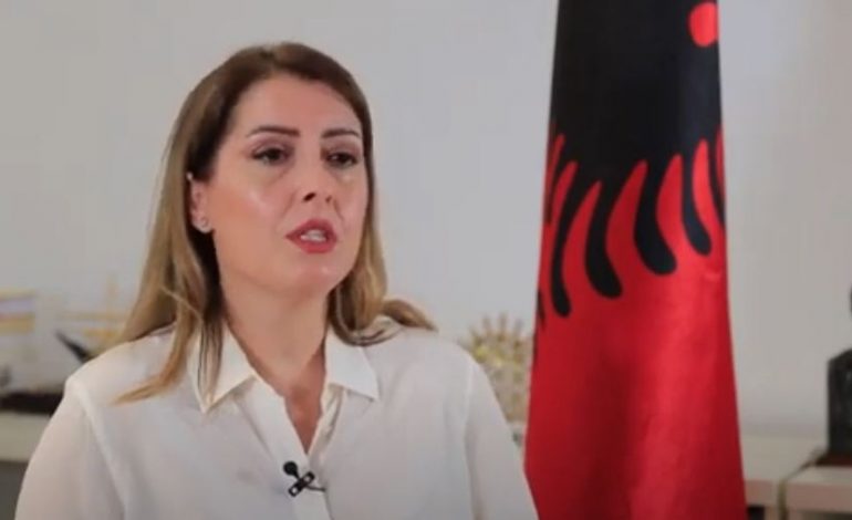 LARGIMI I MJEKËVE/ Ministrja Manastirliu zbulon planin e qeverisë: Paralelisht po rrisim pagat dhe përmirësojmë kushtet në spitale