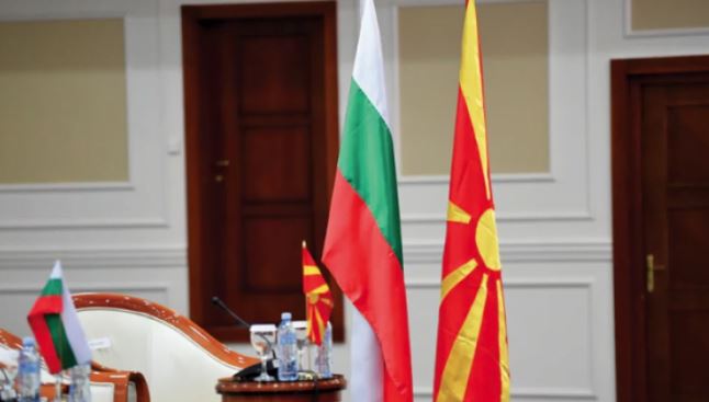 “KJO ËSHTË MËNYRA EVROPIANE”/ Qeveria bullgare nënshkruan protokollin me Shkupin: Hapim një faqe të re…