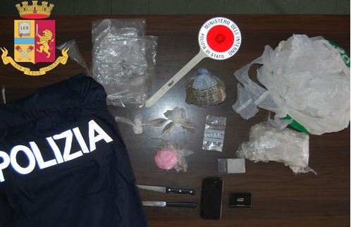 KISHIN KTHYER LOKALIN KU PUNONIN NË “MARKET” NARKOTIKËSH/ Policia italiane vë në pranga dy të rinjtë shqiptarë