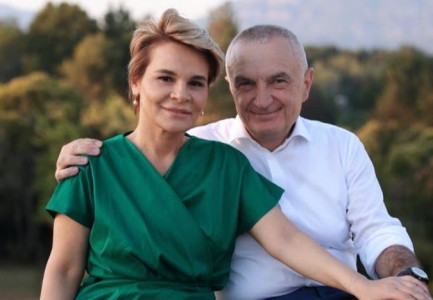 POSTON FOTON KRAH TË SHOQES DHE KA NJË MESAZH/ Ilir Meta: Bashkë me Monën…