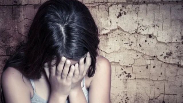 AKUZAT PËR NGACMIM SEKSUAL NDAJ VAJZËS SË MITUR/ Dënohet me 15 vite burg 43-vjeçari shqiptar në Greqi