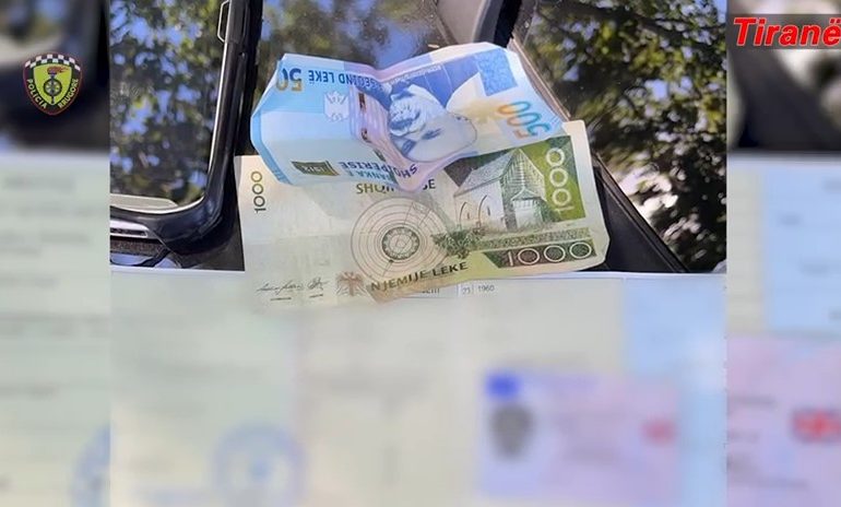 NXORRËN LEKË PËR TË SHMANGUR GJOBAT/ Policia ndëshkon 5 shoferët. Publikohen pamjet e kontrolleve që kapën ‘mat’ dhjetra të tjerë