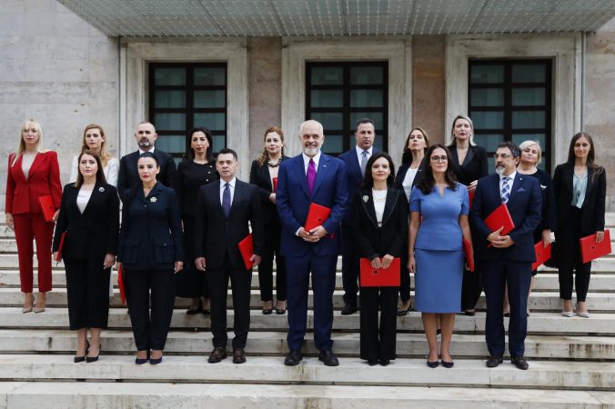 NDRYSHIME NË QEVERI/ Rama shkarkon Arben Ahmetajn, ja kush e zëvëndëson. Ministër për negociatat do jetë…