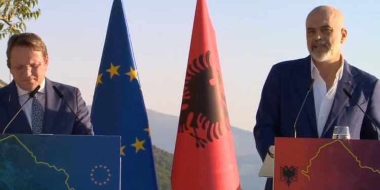 INTEGRIMI EUROPIAN/ Rama konferencë me Varhelyi-n: Shqipëria nuk ka më çfarë të bëjë përveçse të presë, të shohim “dritën jeshile”…