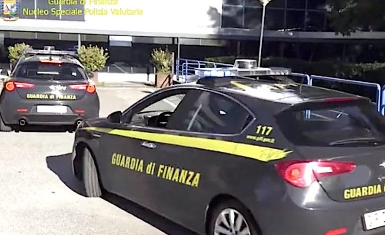 DEKLARATA E FORTË NGA ITALIA/ Media e njohur: Ja kush i riciklon paratë e drogës në Shqipëri, në lojë edhe politikanë