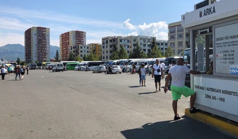 RRITEN ÇMIMET E BILETAVE NË LINJAT INTERURBANE/ Operatorët: Na u ndërpre subvencioni nga Paketa e Rezistencës