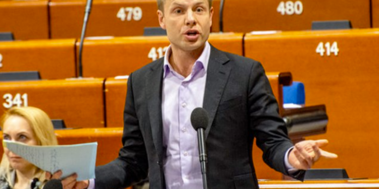 REPLIKAT/ Deputeti ukrainas: Së bashku me Kroacinë do t’i riedukojmë serbët. Vuçiç: Le të bëjnë punën e tyre. I uroj…