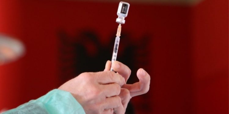 COVIDI/ Rreth 90% e bashkive të prekur! Epidemiologët apelojnë për kryerjen e vaksinës
