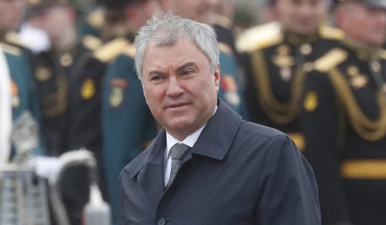 LUFTA NUK KA TË NDALUR/ Kryeparlamentari rus akuzon Ukrainën se është bërë një “shtet terrorist”