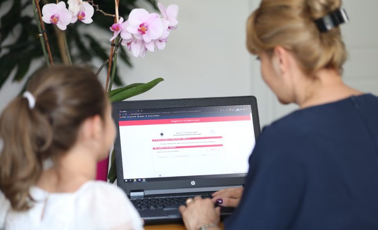 REGJISTRIMET PËRMES E-ALBANIA PËR KLASAT E PARA DHE TË DHJETA/ Ministrja Kushi publikon datat: Si mund të aplikoni